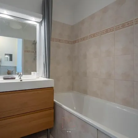 Castle 1 Bedroomed Bussy-Saint-Georges